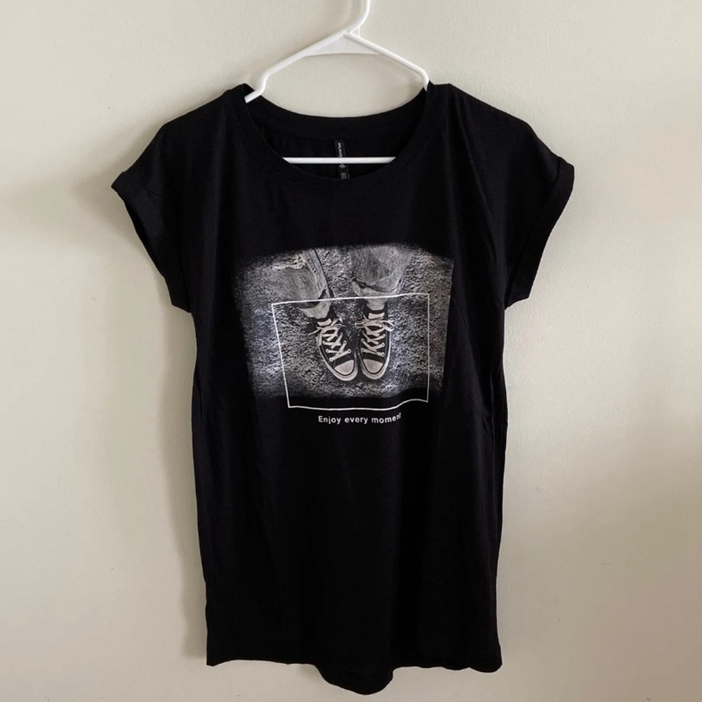 NWOT enjoy every moment top Stradivarius